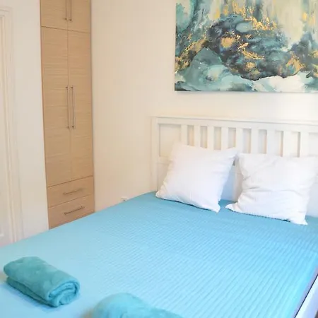 Two Bedroom At Bajcsy דירה בודפשט